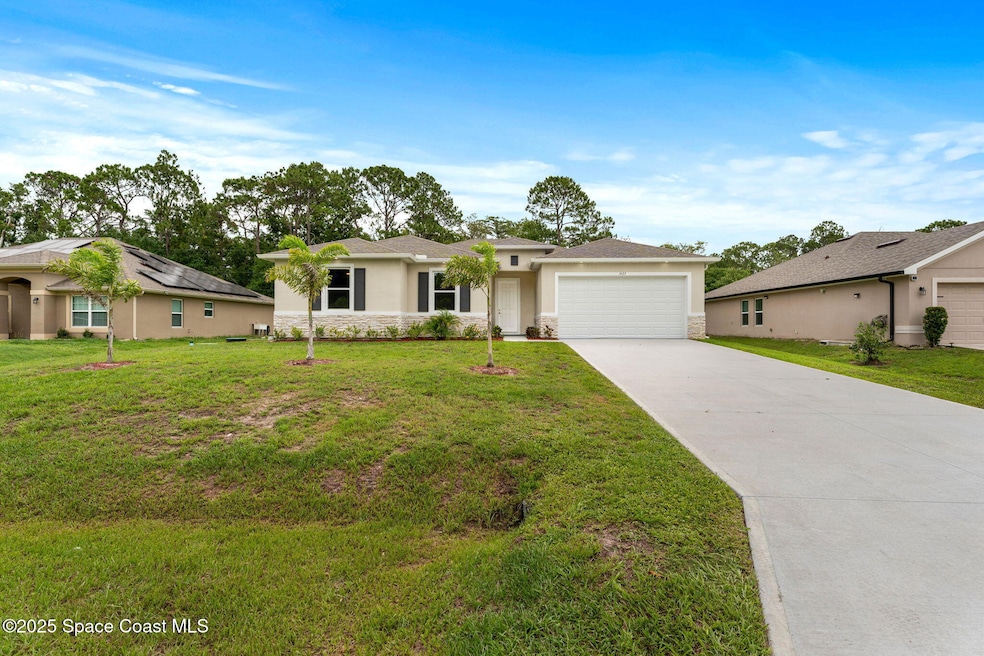 For Sale $404,900 • Co-Listing Agent