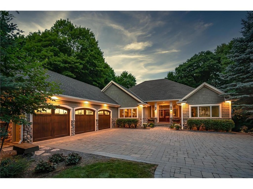 Sprawling rambler in Baycliffe. Minnetonka Schools
