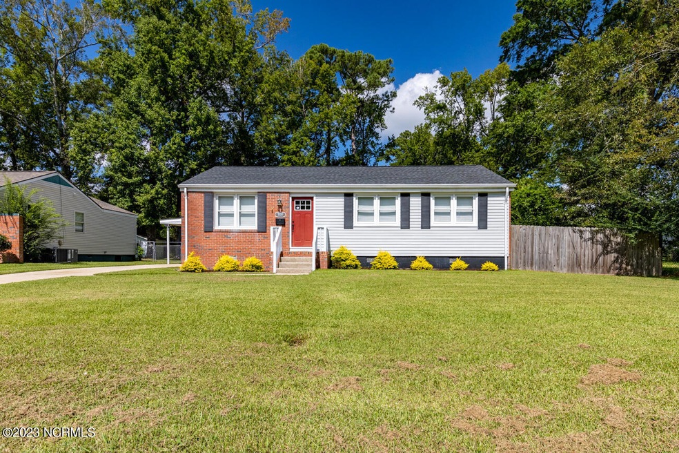 700 Maple St, Jacksonville, NC 28540 - photo 1