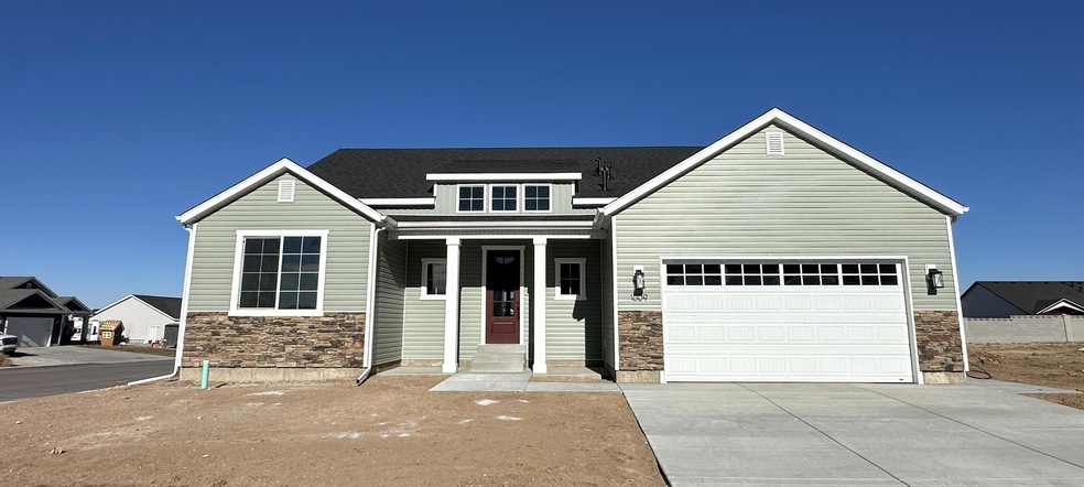 1009 E 4240 N