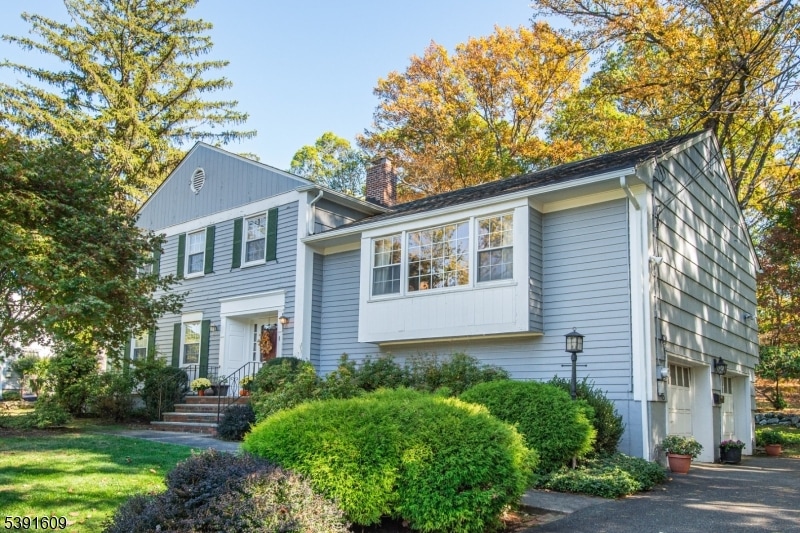 8 Maple Dr, Caldwell, NJ 07006 - photo 1