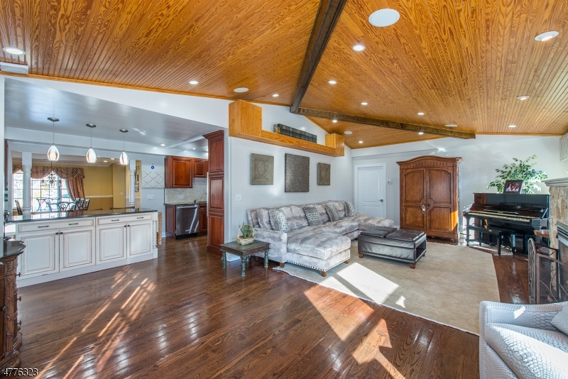 12 Maplewood Dr, Livingston, NJ 07039 - photo 1