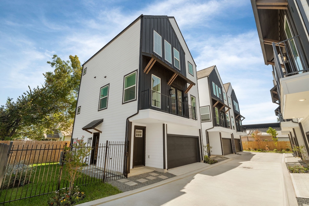 719 Thornton Rd unit A, Houston, TX 77018 - photo 1