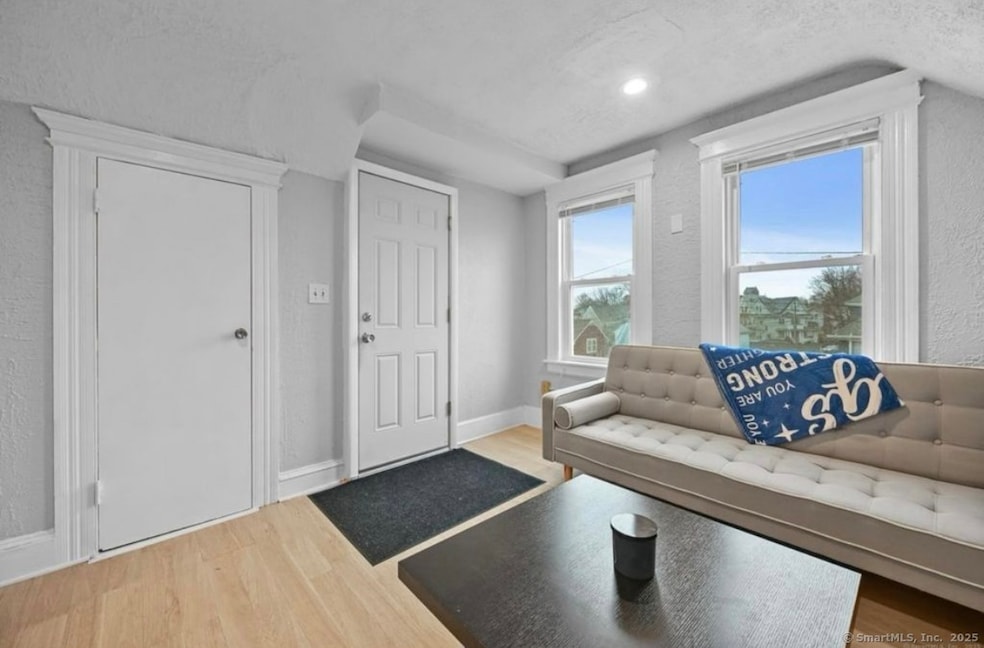 115 Harborview Ave unit 3rd, Bridgeport, CT 06605 - photo 1