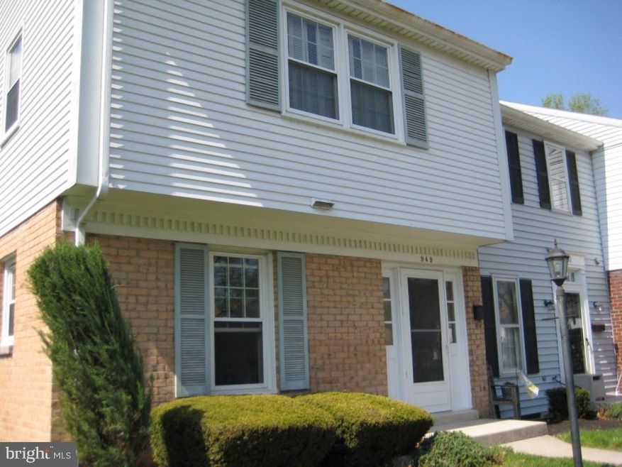 949 E Maple St, Palmyra, PA 17078 - photo 1