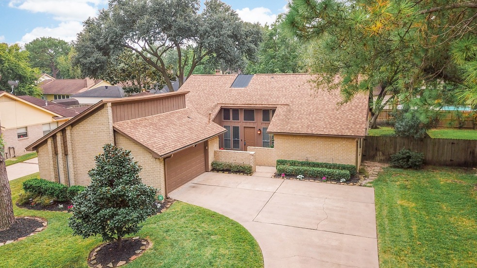 15415 Forest Trails Dr, Houston, TX 77095 - photo 1