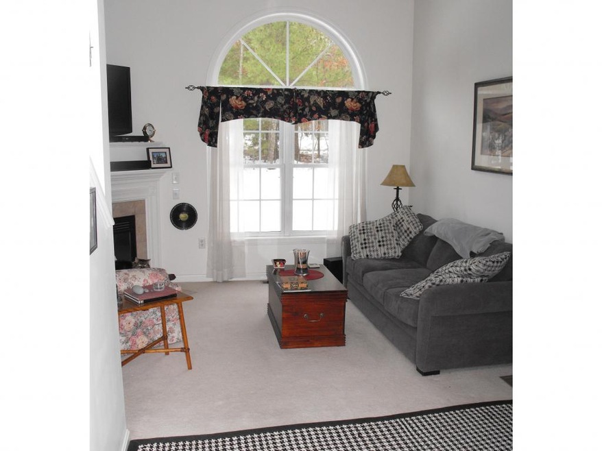 9 Clearwater Ln unit 18, MerriMacK, NH 03054 - photo 1