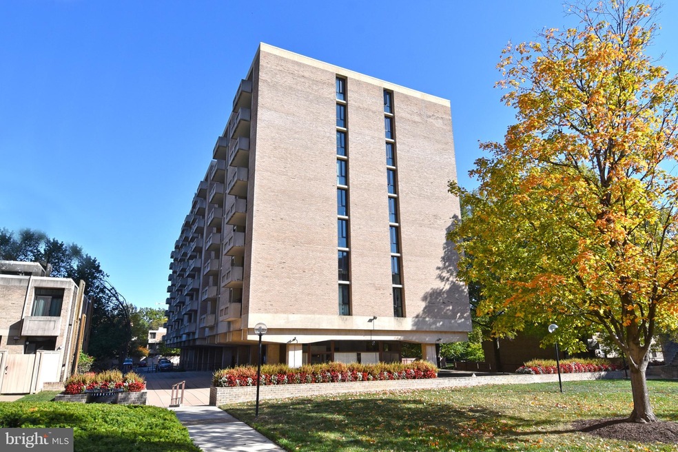 Tiber Island unit W-105, Washington, DC 20024 - photo 1