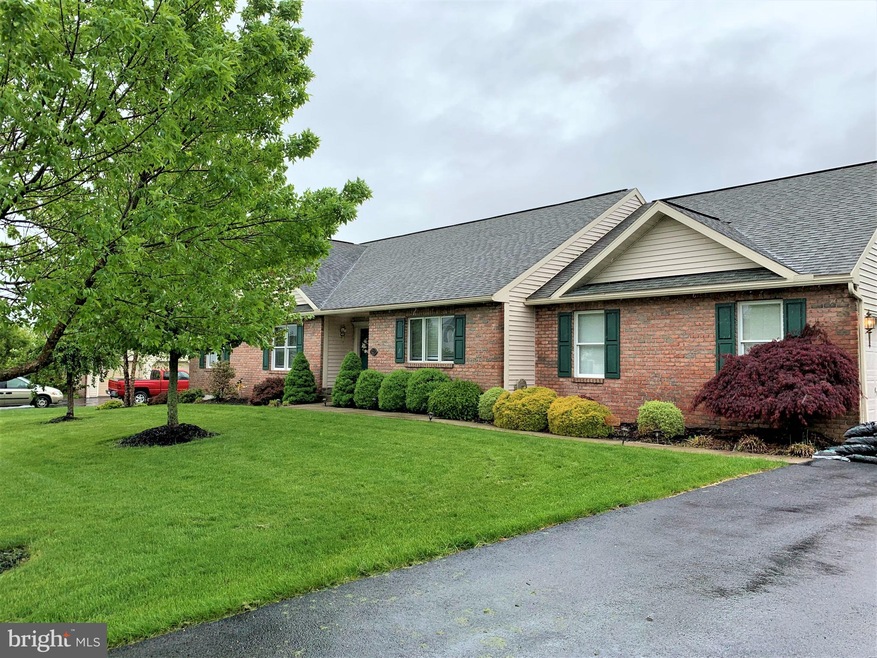 105 Martin Ln, Douglassville, PA 19518 - photo 1