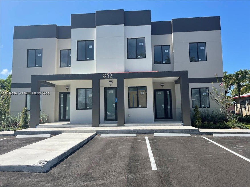 932 SW 10th St unit 3, Hallandale Beach, FL 33009 - photo 1