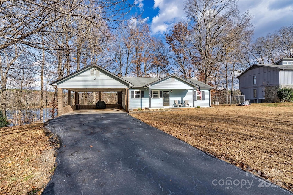 6072 Lookout Heights Dr, Claremont, NC 28610 - photo 1