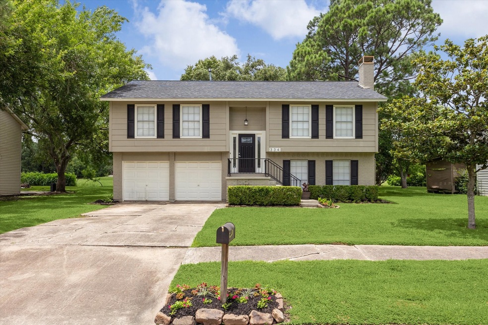 334 Gleneagles Dr, Friendswood, TX 77546 - photo 1