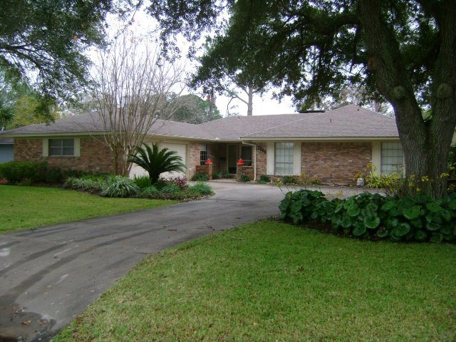 2600 Marguerite St, Bay City, TX 77414 - photo 1