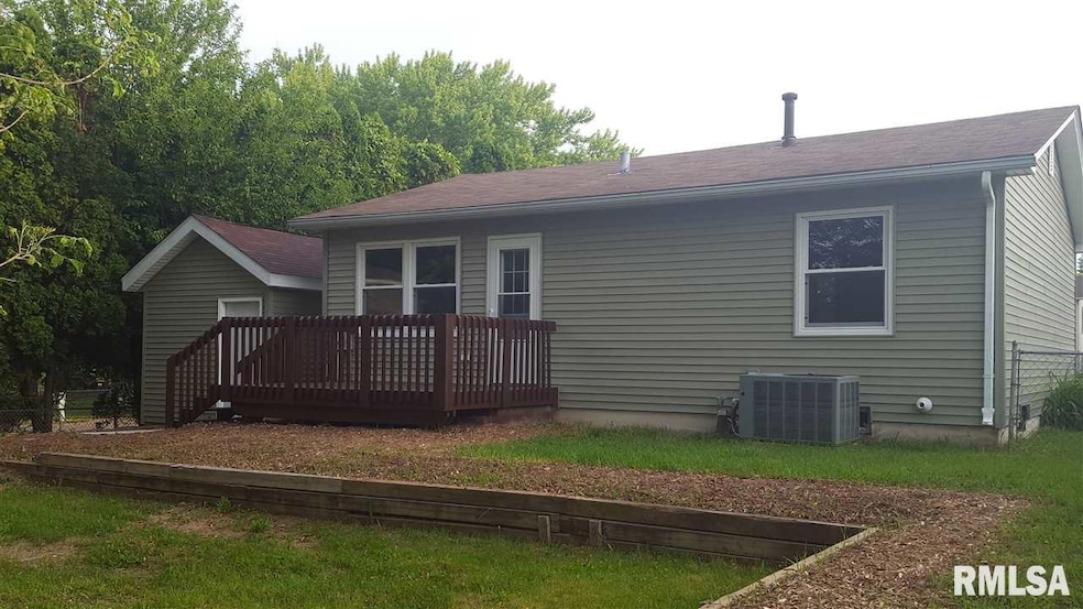 1671 W 49th St, Davenport, IA 52806 - photo 1
