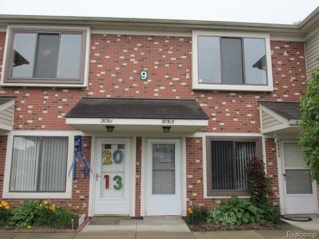 30513 Hidden Pines Ln, Roseville, MI 48066 - photo 1