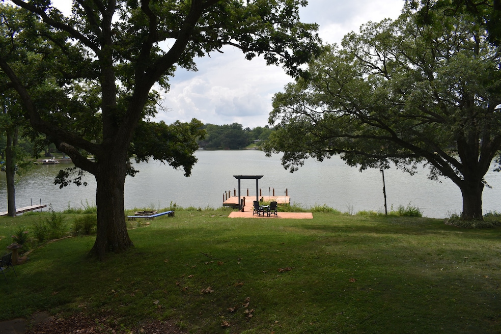 302 Weaver Ct, Loda, IL 60948 - photo 1