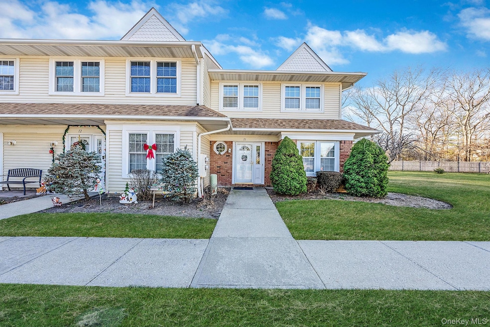 11 Gazebo Ln, Holtsville, NY 11742 - photo 1