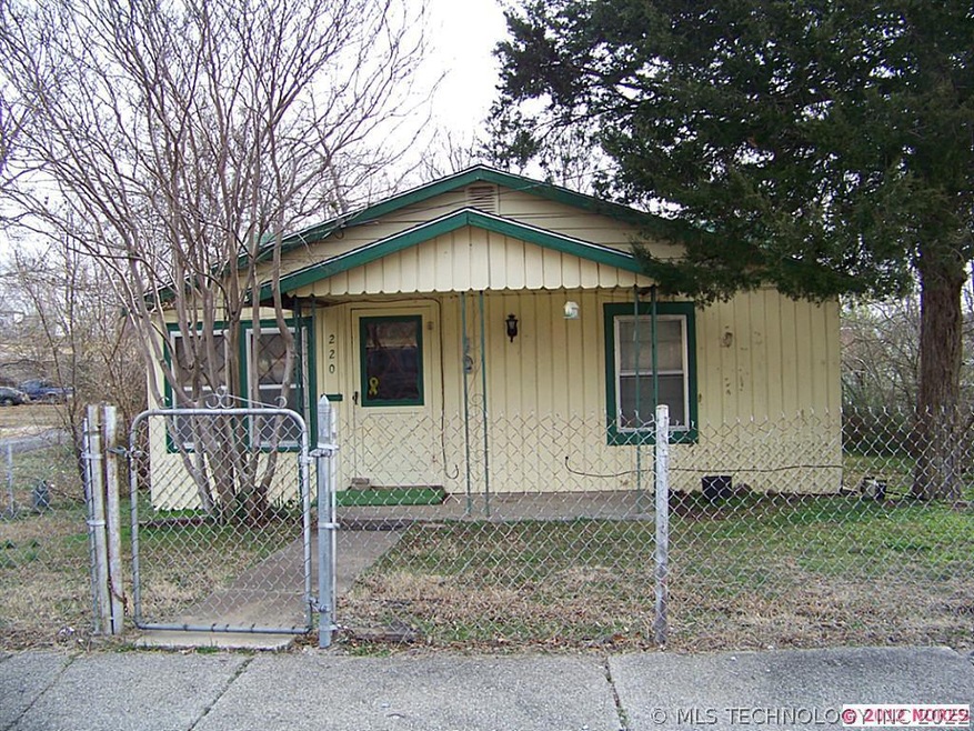 220 N 2nd St, Henryetta, OK 74437 - photo 1