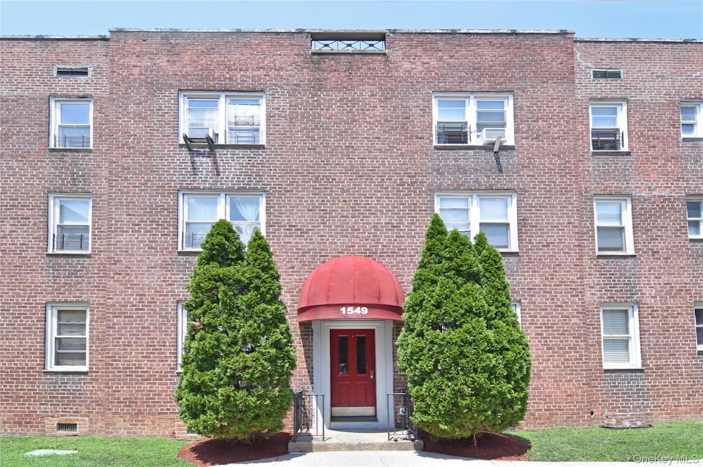 1549 Central Park Ave unit G-11, Yonkers, NY 10710 - photo 1