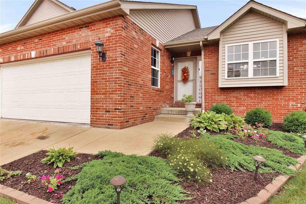 4604 N Weaverridge Blvd, Peoria, IL 61615 - photo 1