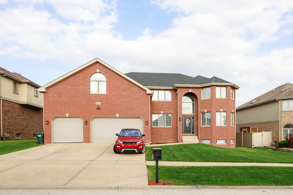 18721 Castle Dargan Dr, Country Club Hills, IL 60478 - photo 1