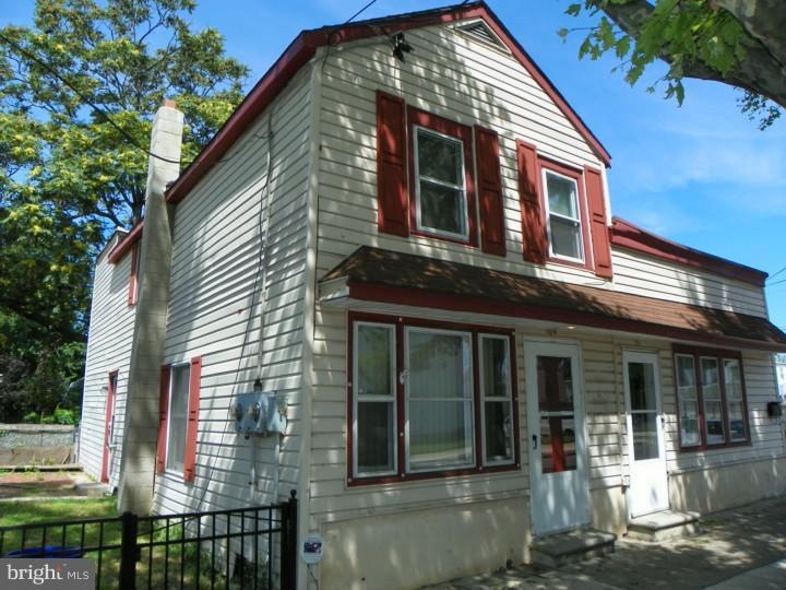 109 N Burlington St unit 11, Gloucester City, NJ 08030 - photo 1