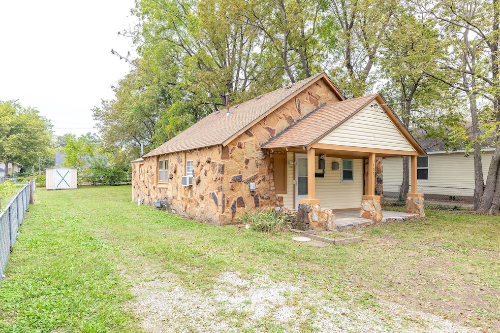 1707 W Hovey St, Springfield, MO 65802 - photo 1