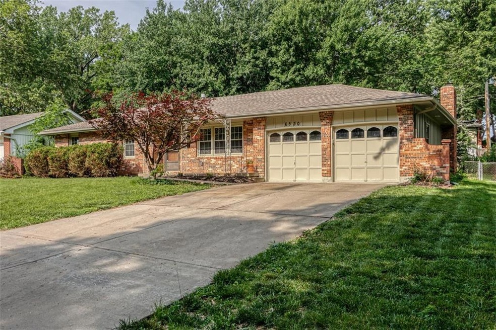 6530 Larsen Ln, Shawnee, KS 66203 - photo 1