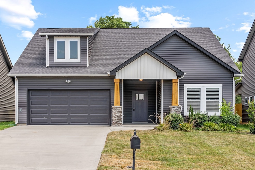 1149 Eagles View Dr, Clarksville, TN 37040 - photo 1