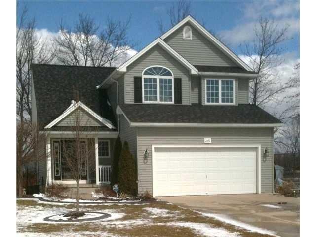 Exterior Front. Cul-de-sac lot. Vinyl Siding. 30 Y