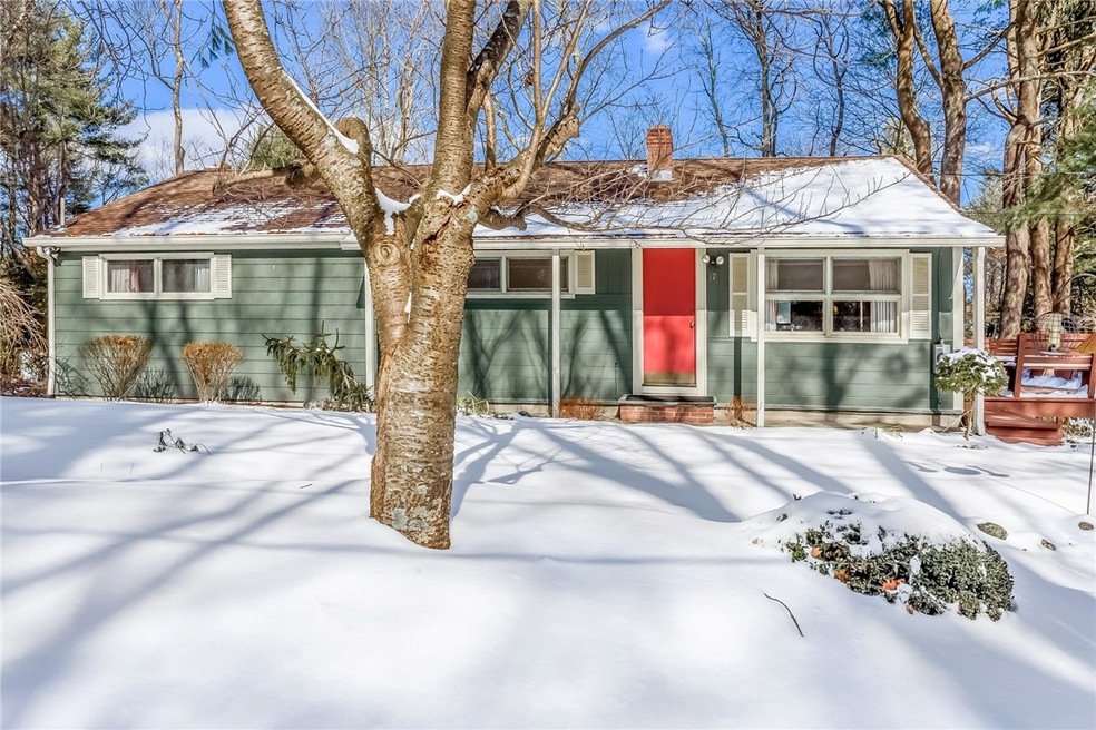 17 Breezy Knoll Rd, Greenville, RI 02828 - photo 1