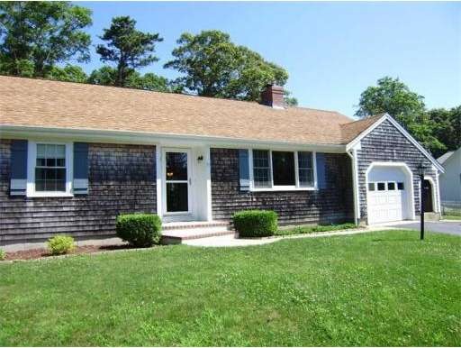 10 Surrey Ln, Buzzards Bay, MA 02532 - photo 1