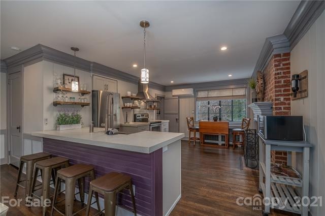 Lots of space in this beautifully designed kitchen