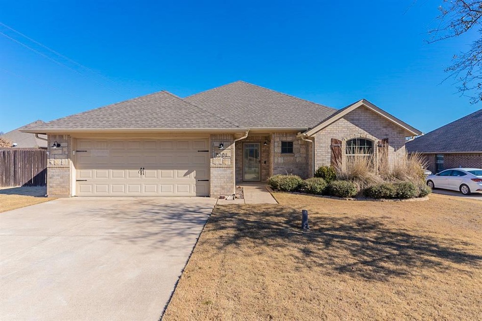 2001 Starwood Dr, Weatherford, TX 76086 - photo 1