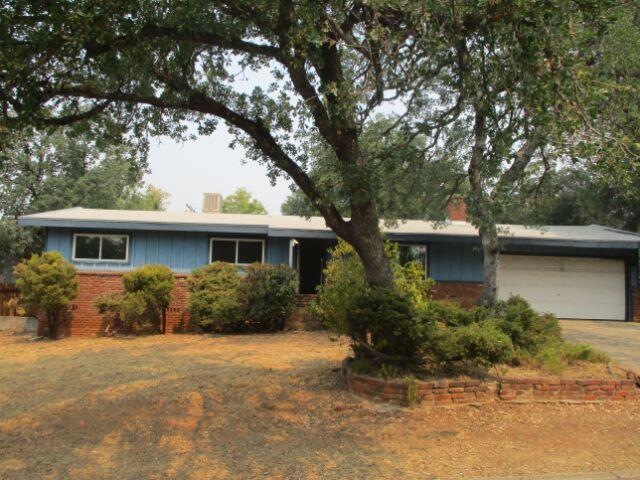 1448 Mistletoe Ln, Redding, CA 96002 - photo 1