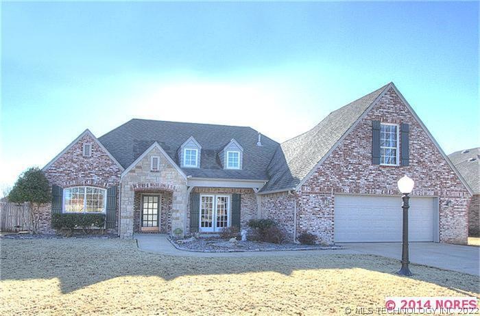 Beautiful home with the golf course out your back