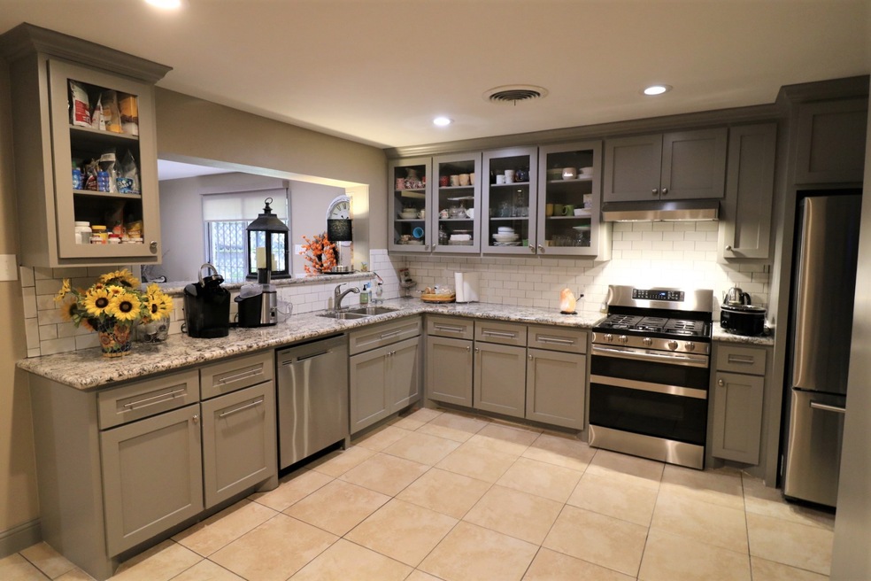 823 Frazer Ln, Houston, TX 77038 - photo 1