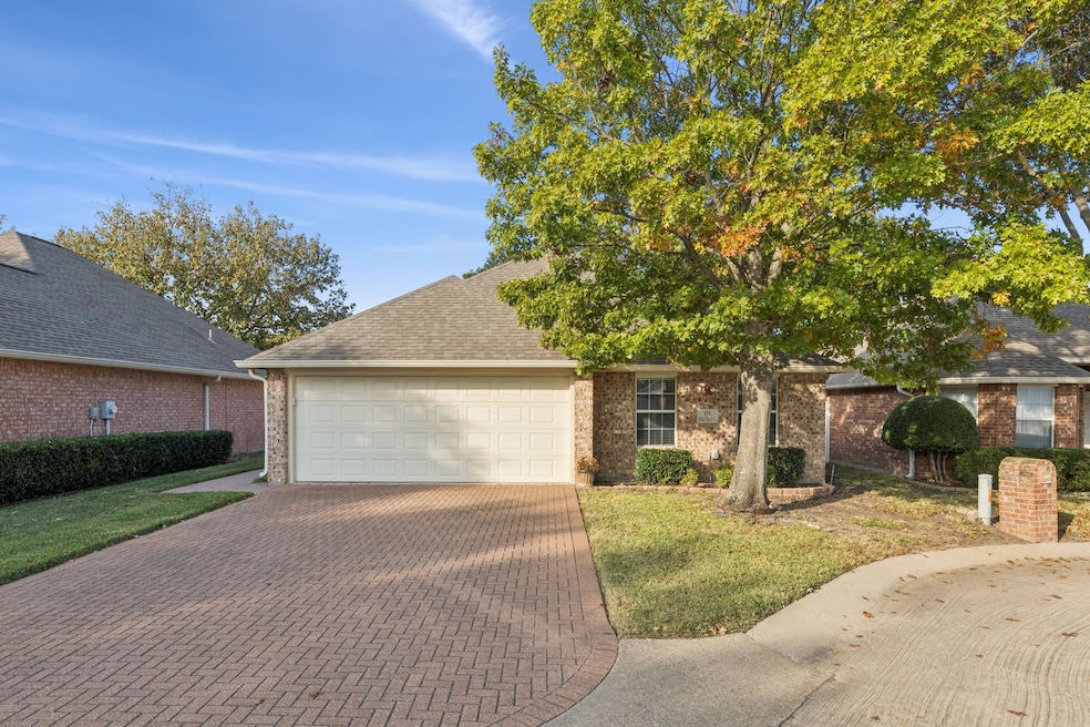 111 Royal Crest Ct, Red Oak, TX 75154 - photo 1