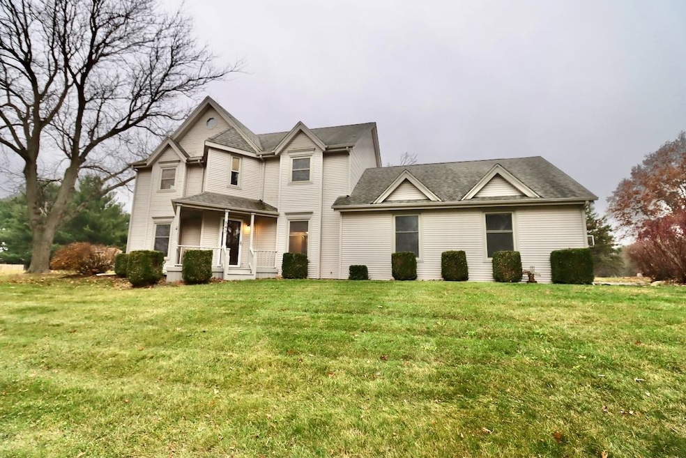 543 Fieldcrest Rd, Belvidere, IL 61008 - photo 1