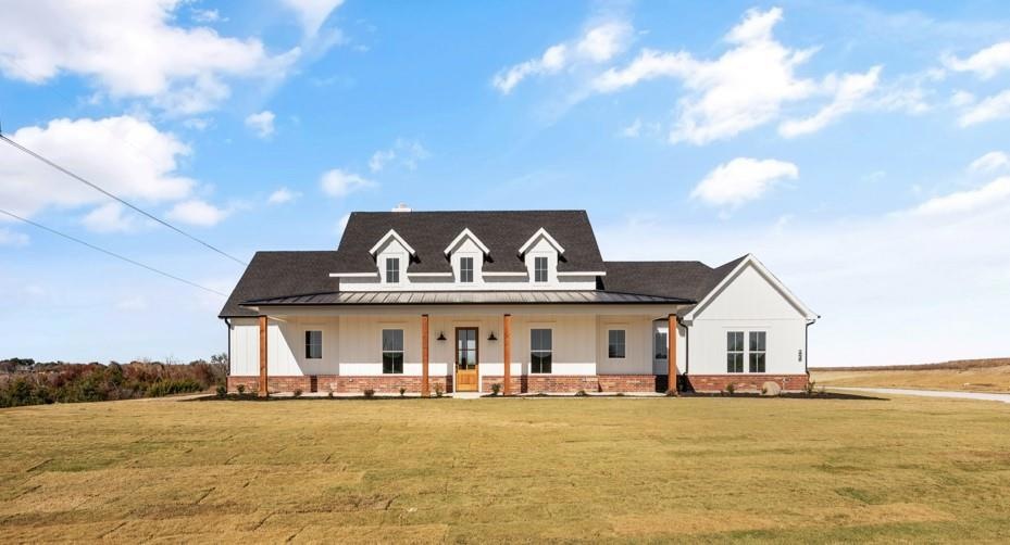 1036 Lilly Ln, Weatherford, TX 76088 - photo 1