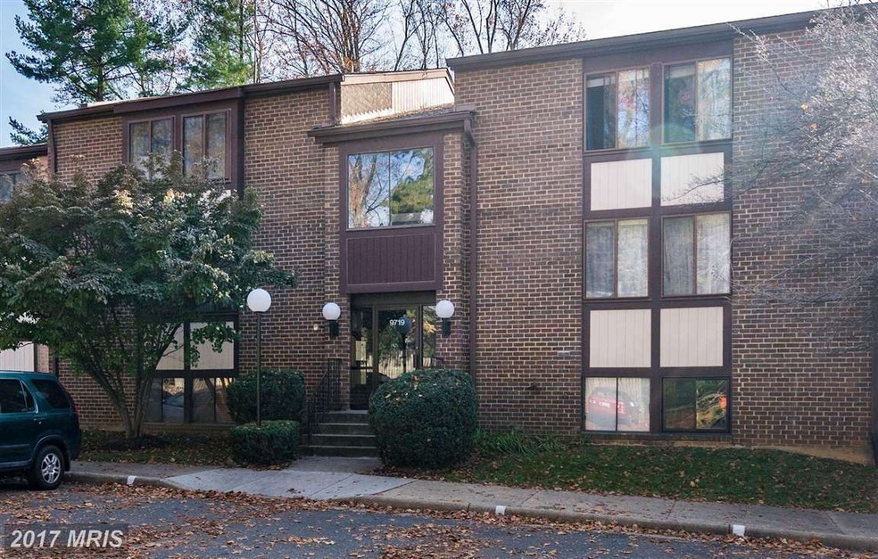 9719 Kings Crown Ct unit 2, Fairfax, VA 22031 - photo 1