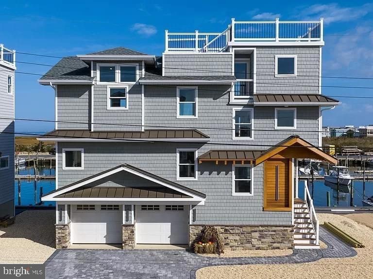 Sold $2,275,000 • Co-Listing Agent