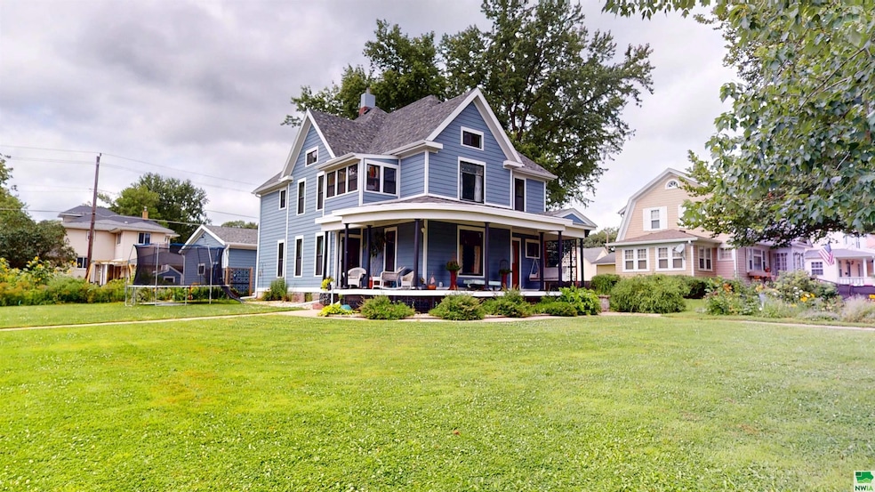 1104 W Cedar St, Cherokee, IA 51012 - photo 1