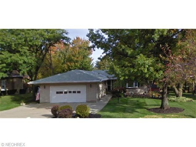 True In-Law Suite Ranch with 5 bedrooms two kitche