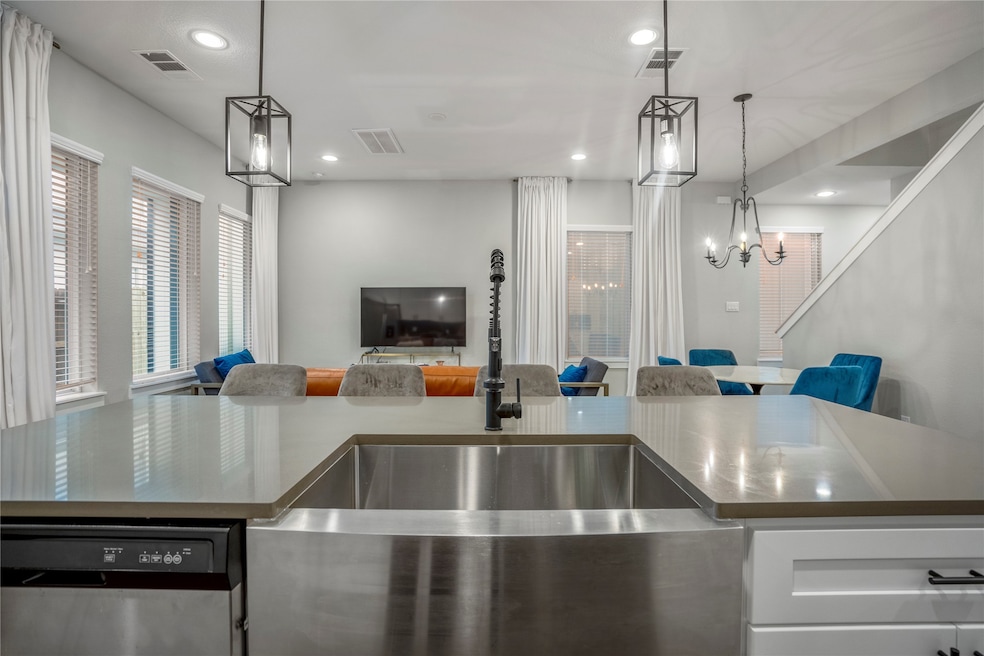 8458 Berry Green Ln, Houston, TX 77022 - photo 1