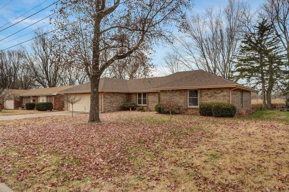 3737 N Stewart Ave-27