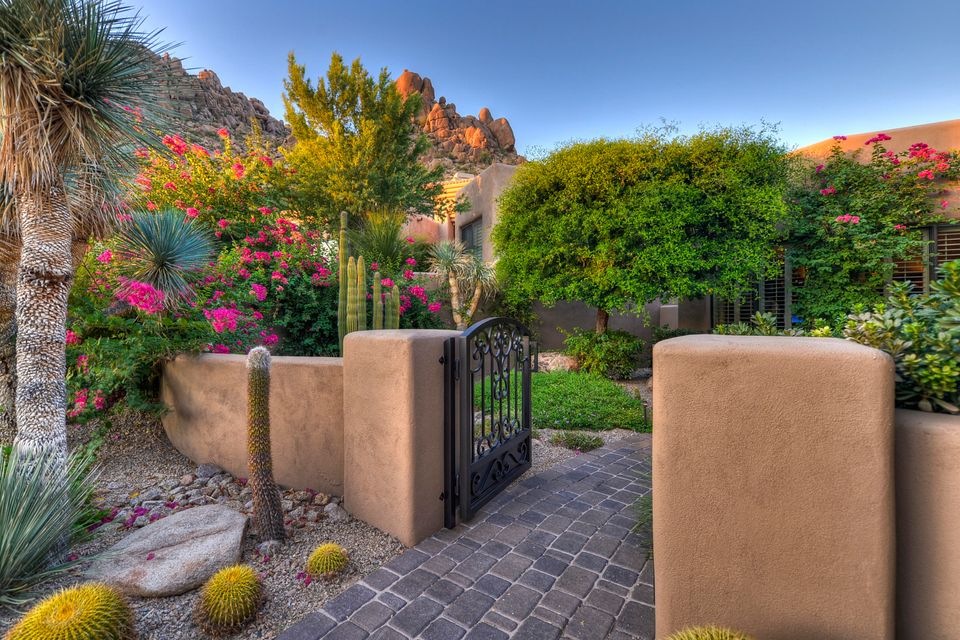 004_Courtyard Entry