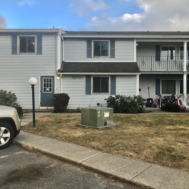 656 High St unit 202, Clinton, MA 01510 - photo 1
