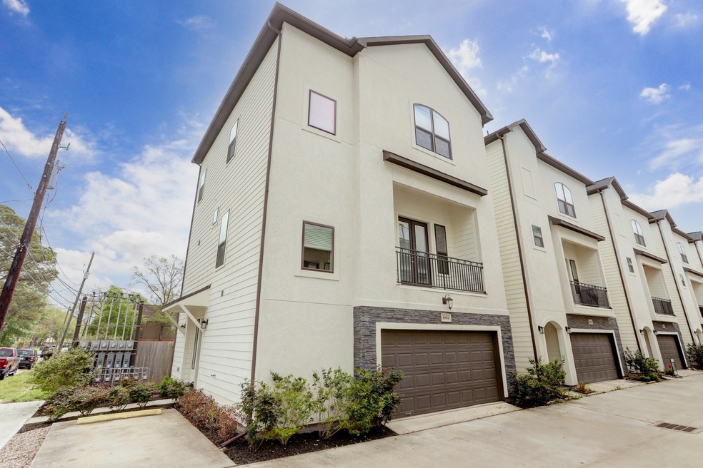 839 Fisher St unit A, Houston, TX 77018 - photo 1