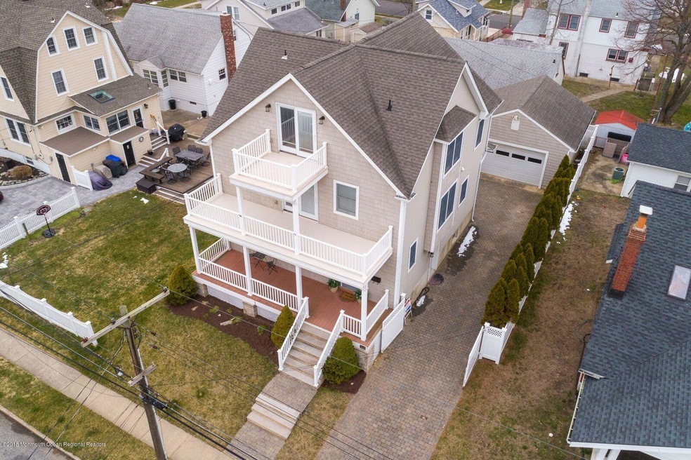 08_House Front-6_preview